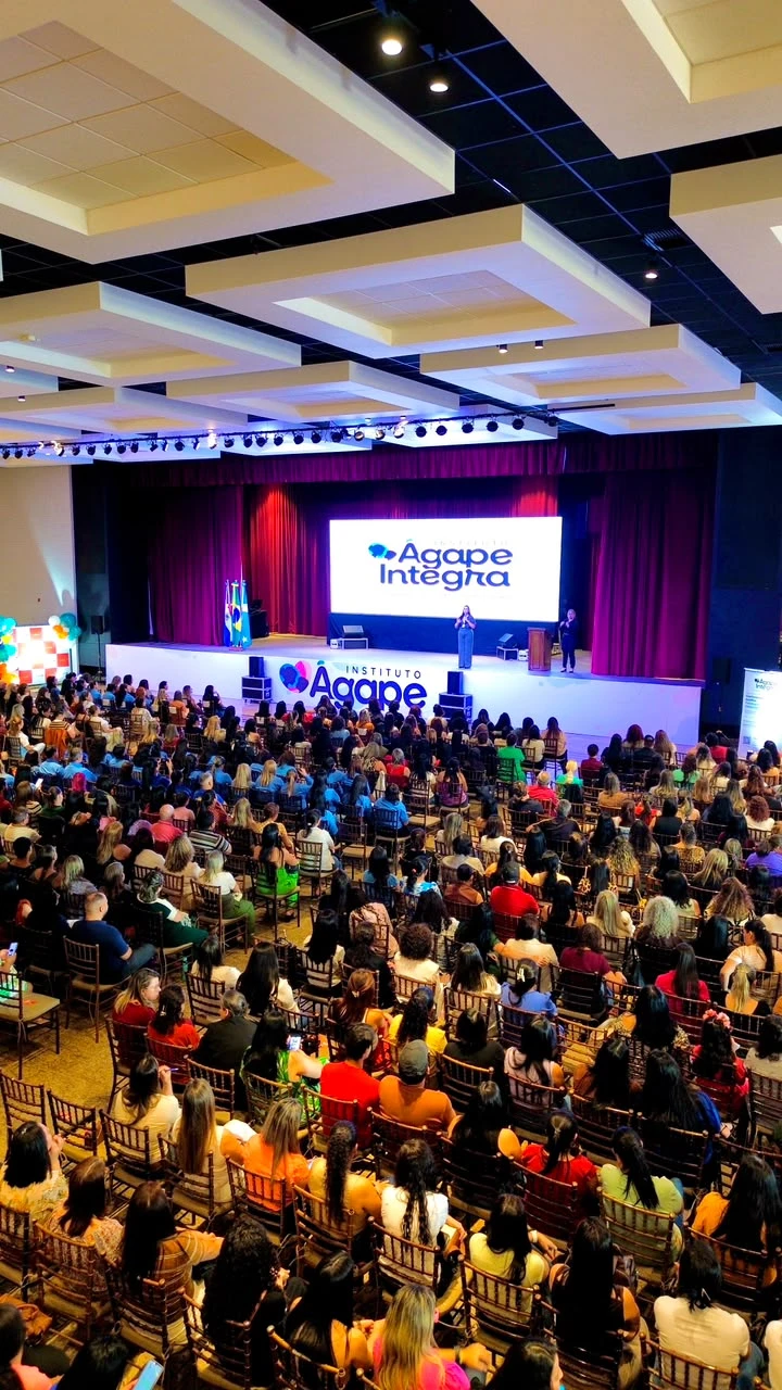 Palco do lançamento do Instituto Ágape Integra