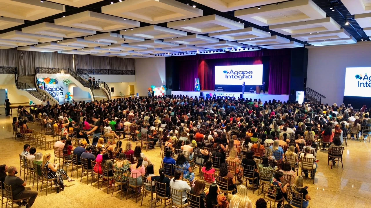 Majestic Hall lotado no lançamento do Instituto Ágape Integra