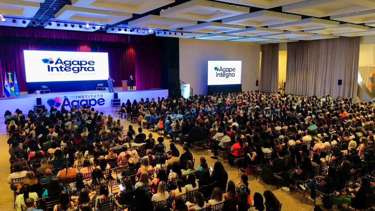 Público acompanhando o evento